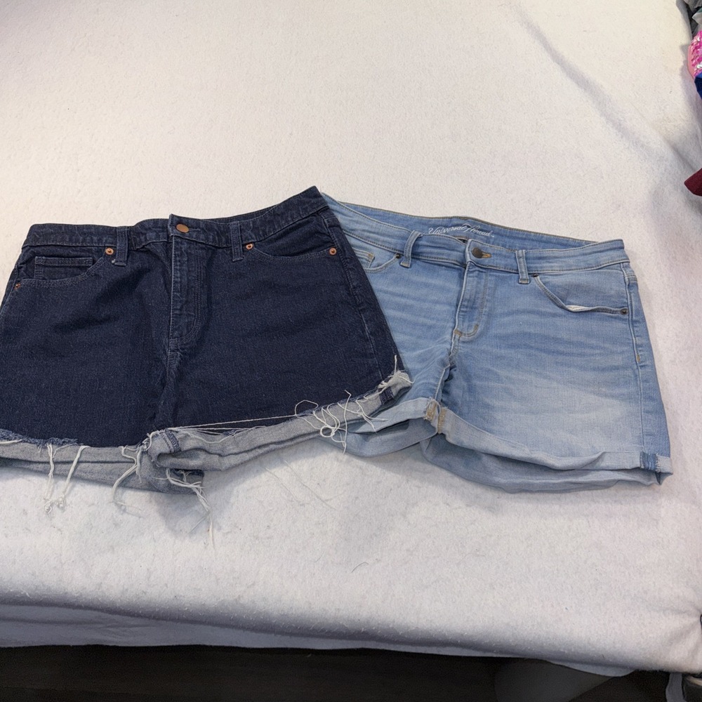 Universal Thread Women Denim Shorts Lot Of 2 Dark Wash & Light Wash Casual Sz 12